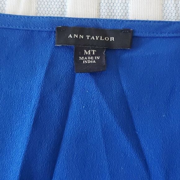 EUC AT Long Sleeve V-Neck w/Cascade Ruffle Detail - Picture 6 of 8